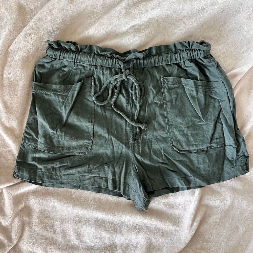 Universal Thread Olive Green Cargo Shorts